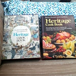 VININTAGE 1978 Better Homes and Gardens Heritage Cook book with cover sleev